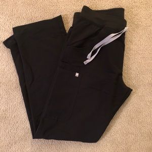 FIGS Kade Cargo Scrub Pant in Black